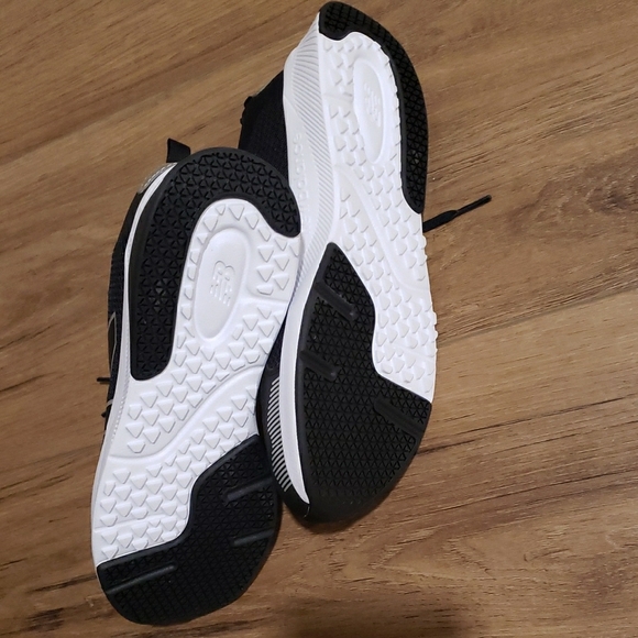 New Balance BOYS Black and White Athletic Shoes - Picture 10 of 10